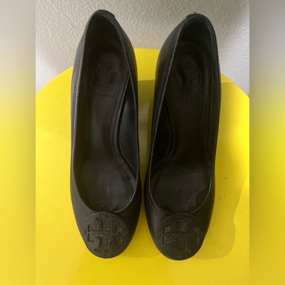 Tory ladies shoes.